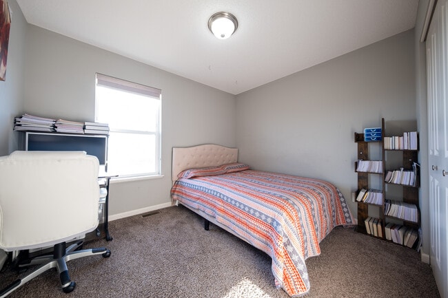 Building Photo - 15233 Emory Ave