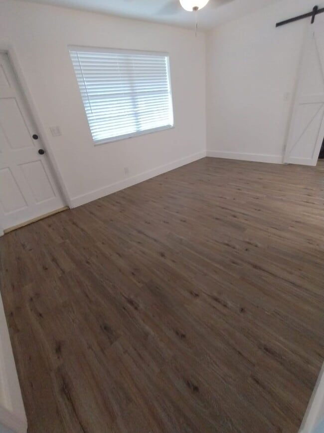 Building Photo - Beautifully Updated 2-Bedroom Home in Prim...