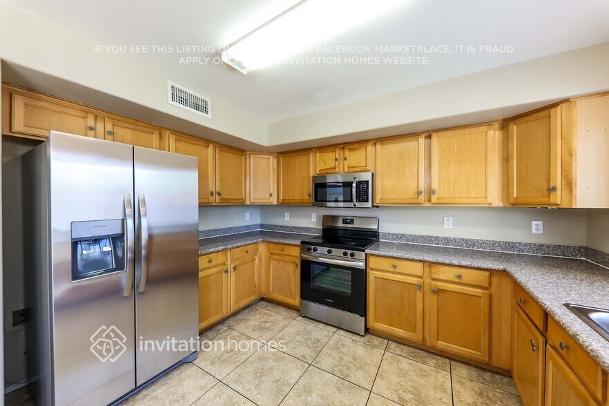 Building Photo - 12937 W Holly St