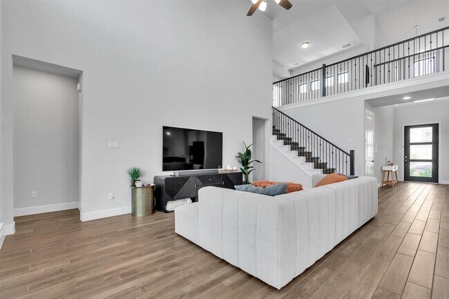 Building Photo - 113 Lenera Dr