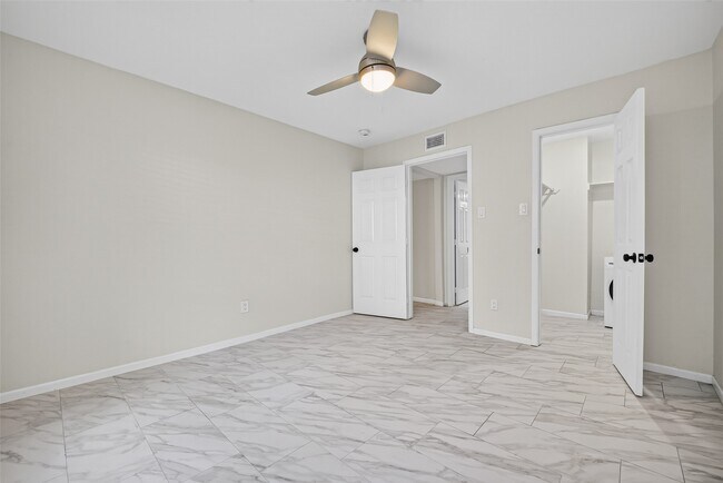 Building Photo - 5929 Queensloch Dr