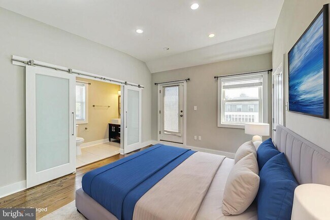 Building Photo - 1330 Staples St NE