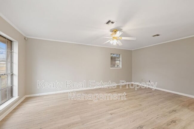 Building Photo - 137 Amber St