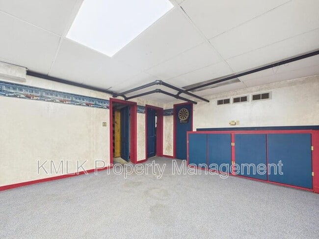 Building Photo - 137 Conger Ave