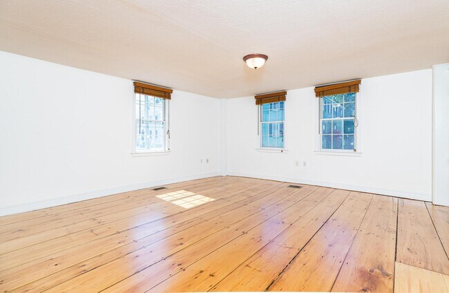 Building Photo - 273 Maplewood Ave