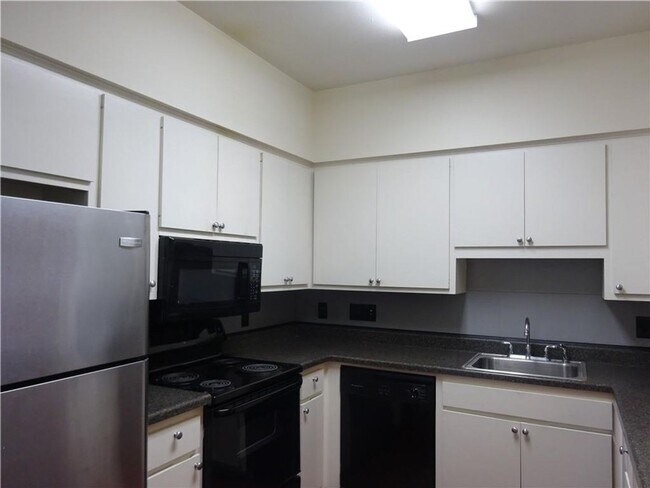 Building Photo - Close to Campus Great Room-Mate Layout