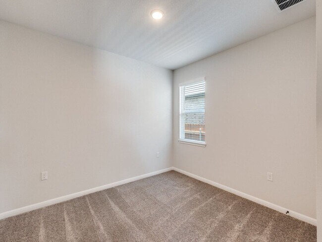 Building Photo - 1529 Purple Martin Dr