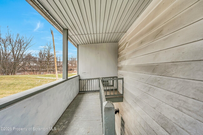 Building Photo - 8 Green Ridge St