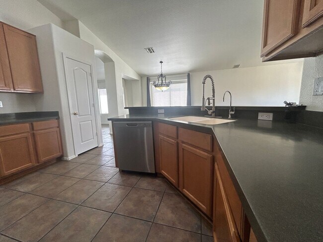 Building Photo - 3861 E Redfield Ct
