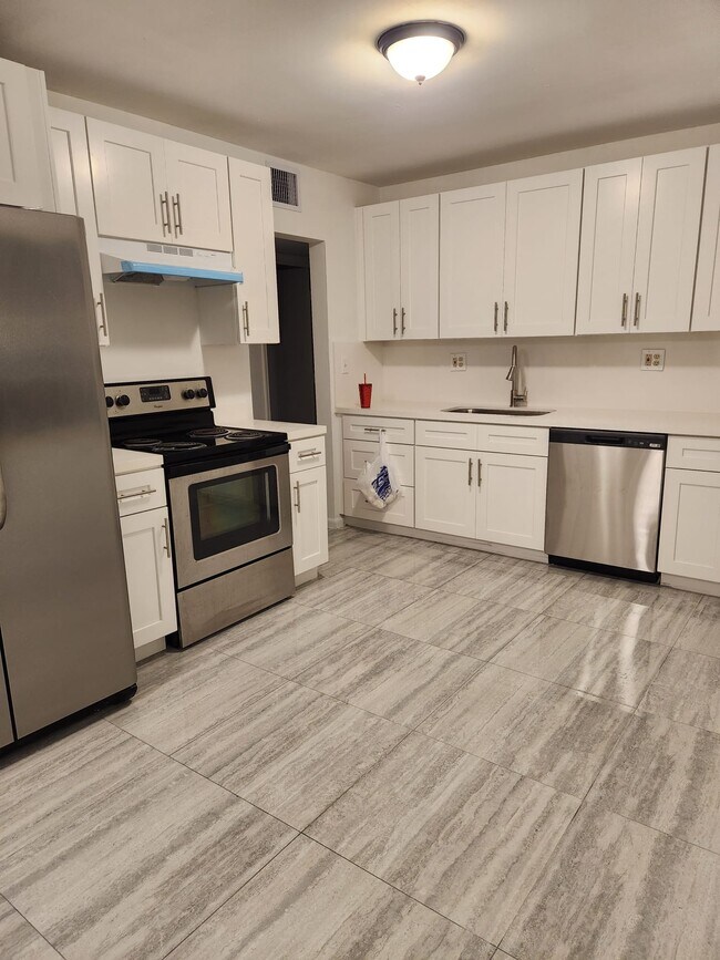 Building Photo - 9850 SW 166th St