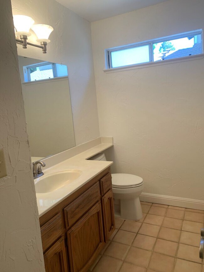 Building Photo - 5828 Laguna Vale Way