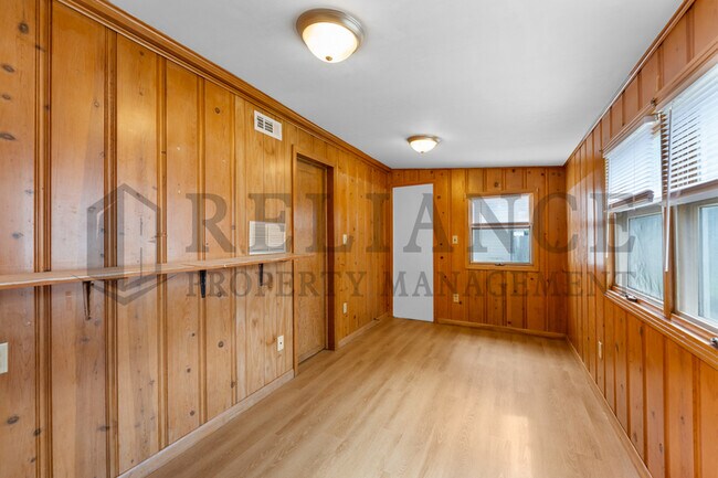 Building Photo - 345 N Meridian Ave