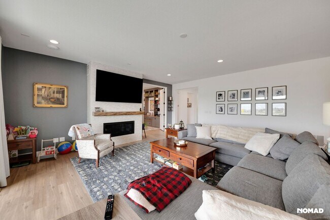 Building Photo - Spacious 5BR House in Littleton