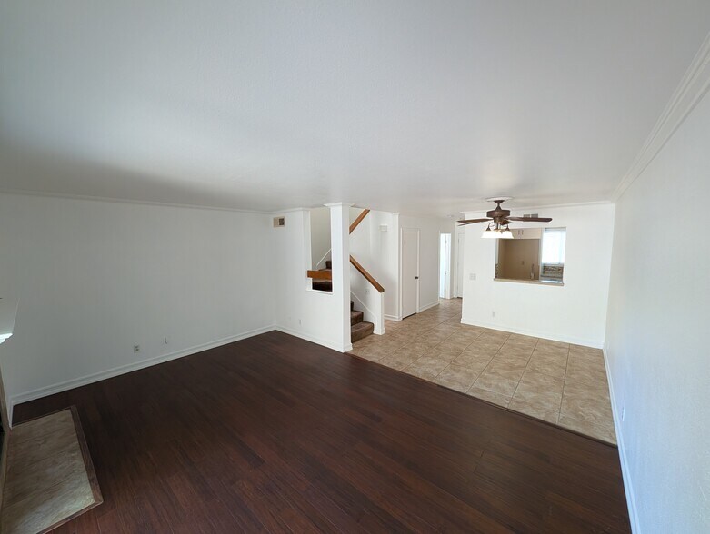 Building Photo - 5927 E Creekside Ave
