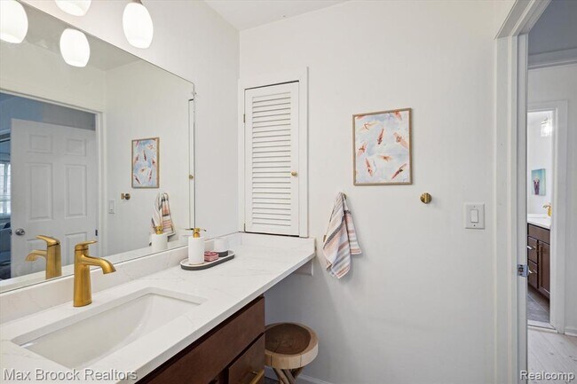 Building Photo - 1131 Indianwood Trail