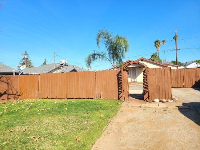 Building Photo - Single-Story 2-Bedroom Yucaipa Home with Mountain Views!