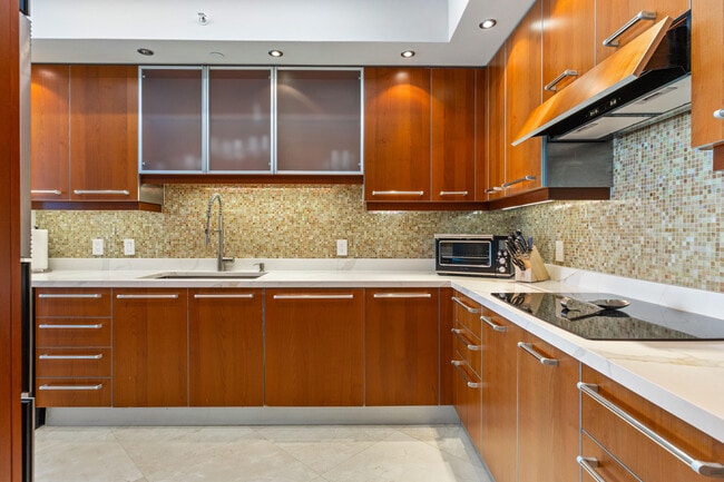 Building Photo - 3101 S Ocean Dr