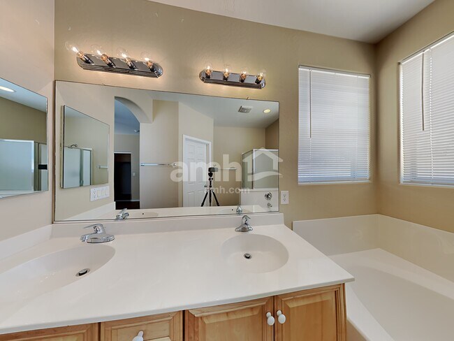 Building Photo - 10146 W Cordes Rd