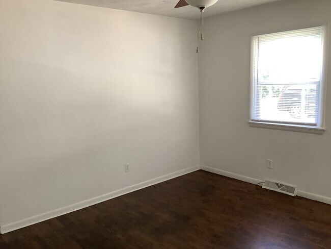 Building Photo - 601/603 N Belview Ave