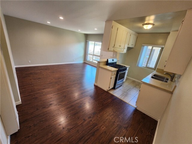 Building Photo - 7925 Vineland Ave