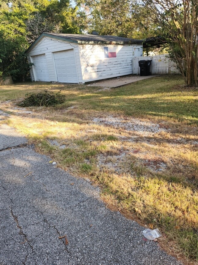 Building Photo - 1400 Dyer Ave