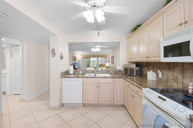 Building Photo - 10200 S Ocean Dr