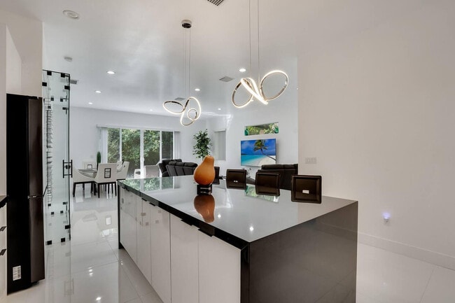 Building Photo - 2962 NW 10th Ct