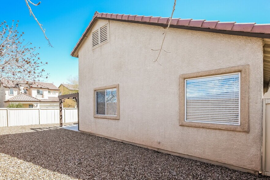 Building Photo - 1704 Mizzenmast Ave