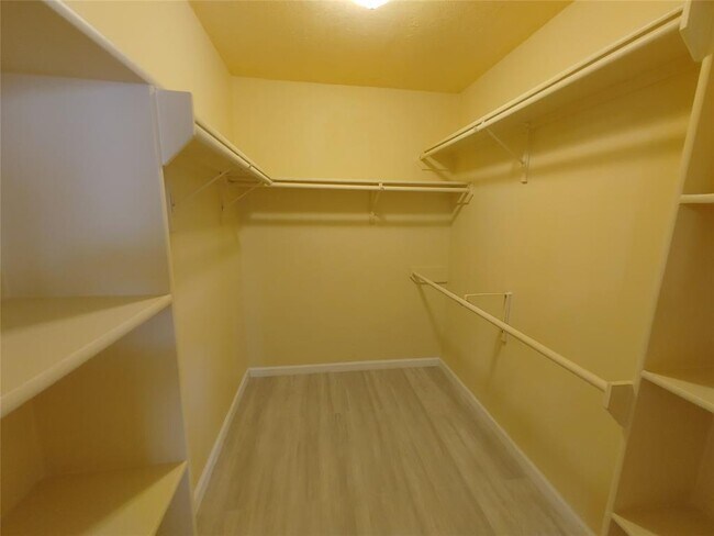 Building Photo - 28811 Sedgefield St