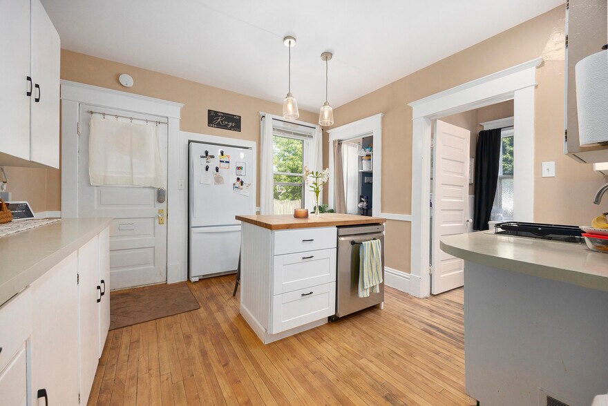 Building Photo - 3271 Coit Ave NE