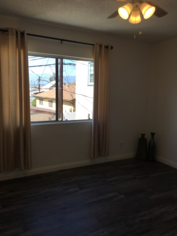 Building Photo - 161 W Ave 28