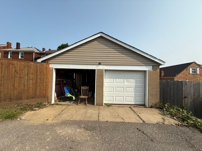 Building Photo - 1243 Straka St