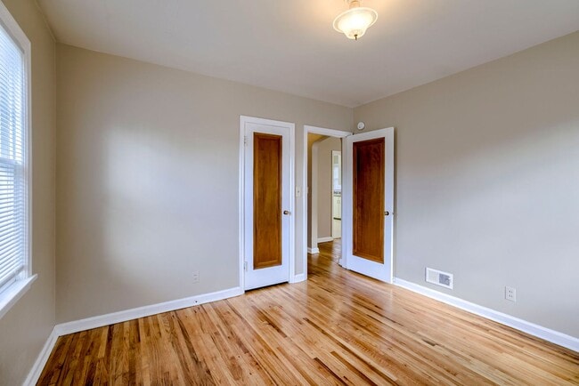 Building Photo - Charming 2 Bedroom With Spacious Living In Benson!!