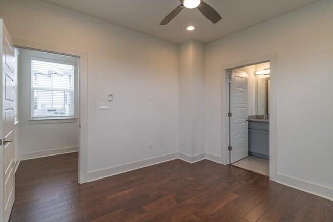 Building Photo - 7301 Providence Ave