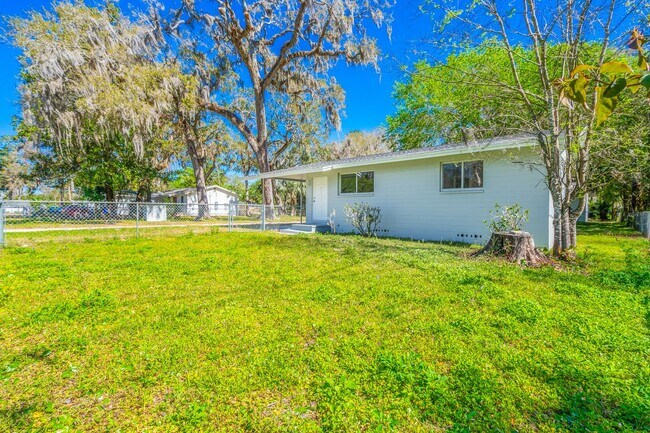 Building Photo - Fully Remodeled 2-Bedroom Home in Prime Or...