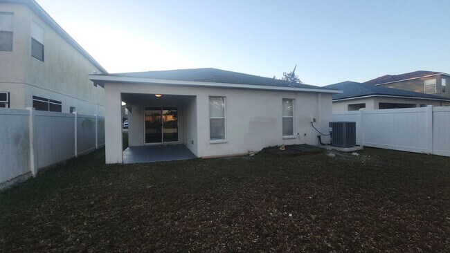 Building Photo - 7955 Carriage Pointe Dr