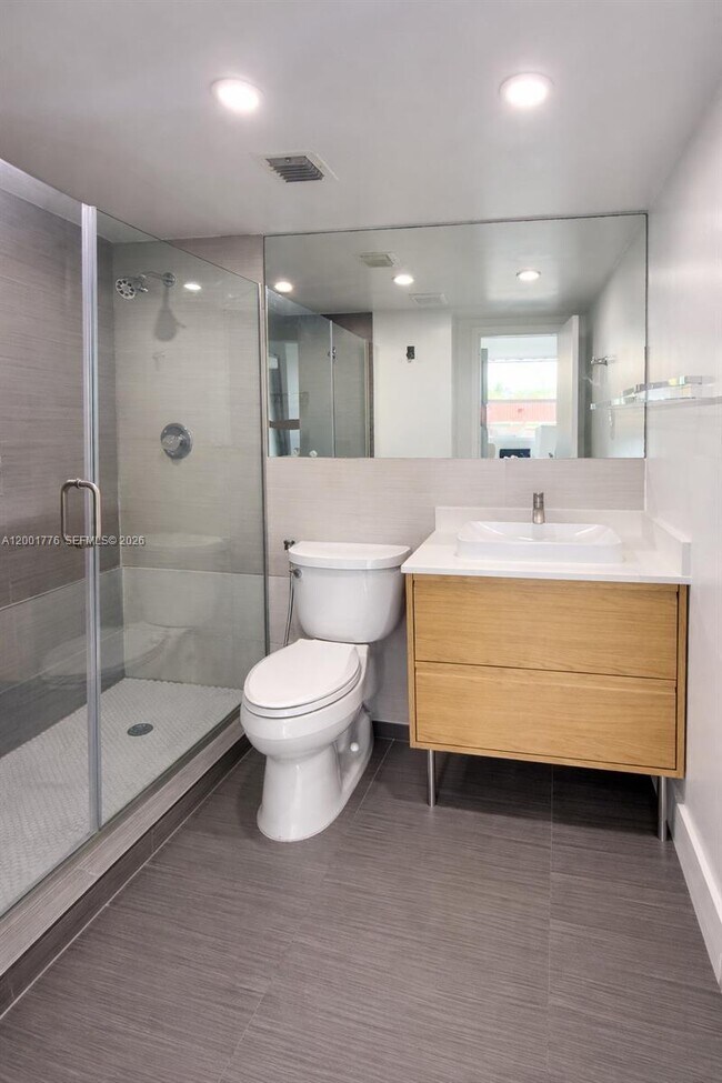 Building Photo - 16565 NE 26th Ave