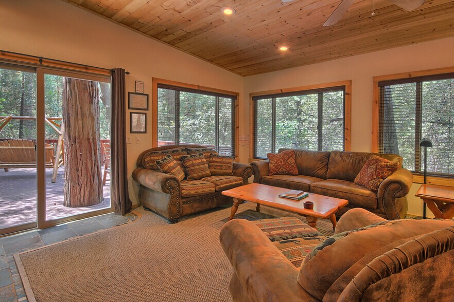 Building Photo - 8154 N Chilnualna Falls Rd