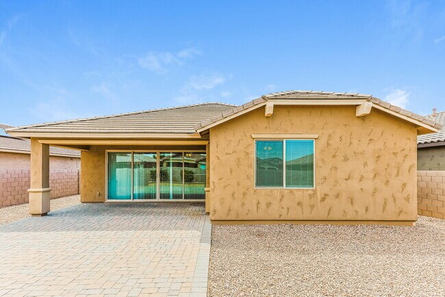 Building Photo - 20364 E Carriage Wy