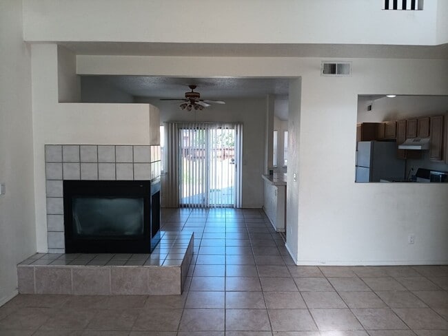 Building Photo - 4 Bedroom, 2.5 Bathroom! Lovely Home in Lo...