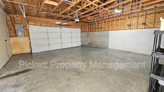 Building Photo - 1330 Corbet Dr