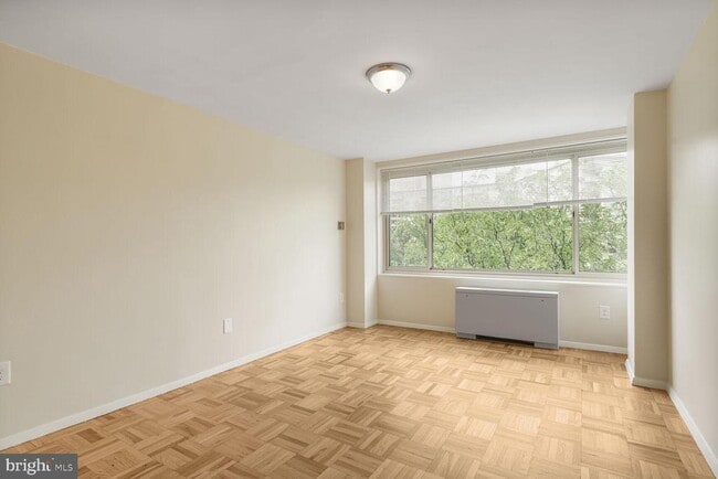 Building Photo - 4000 Tunlaw Rd NW
