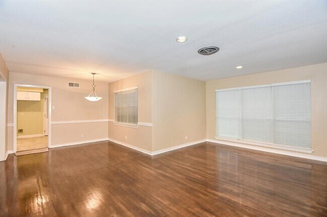Building Photo - 8818 Cadawac Rd