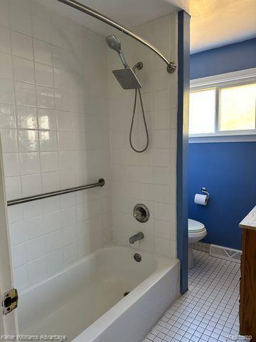 Building Photo - 2365 Rolandale St