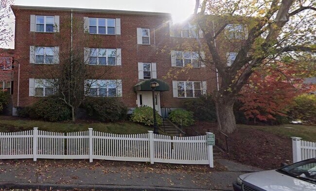 Building Photo - 152 Newton St