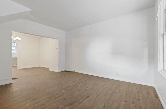 Building Photo - Carnegie - 2 Bedroom 1 Bathroom - Updated ...