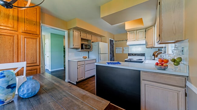 Building Photo - 5099 Wardcliff Dr