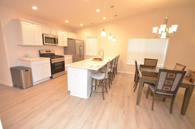Building Photo - 4483 Squaw Vly Dr
