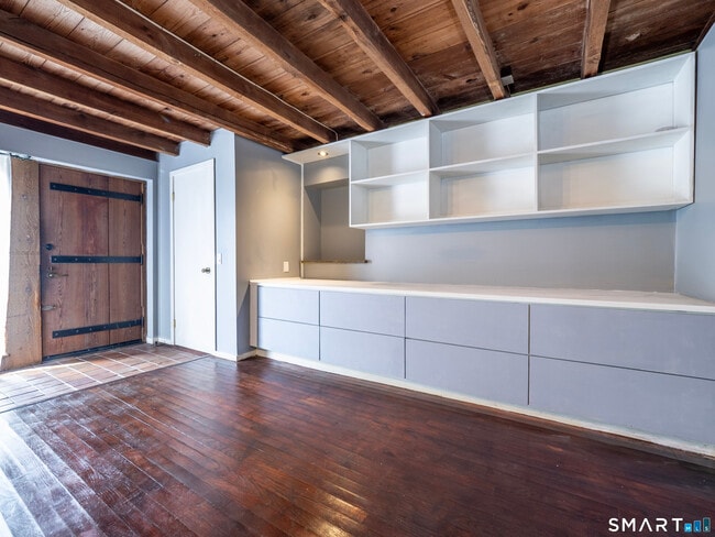 Building Photo - 128 Perry Ave