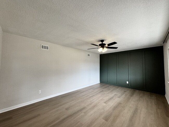 Building Photo - Fully-Renovated Ranch Home Available 03-19-26! Fenced Backyard - Pet Friendly - Washer & Dryer In...